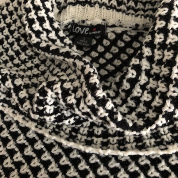 Black and white knit poncho - Picture 1 of 2